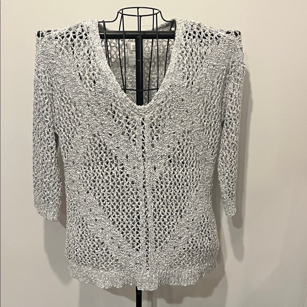 Elegant V-Neck Knit Sweater in Gray